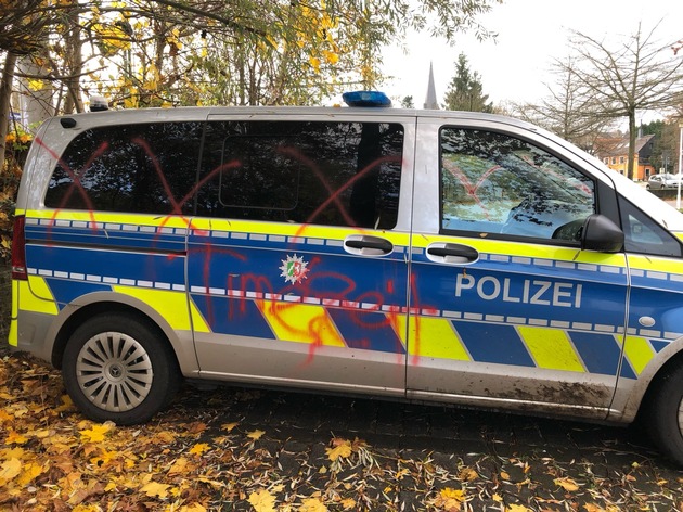 POL-ME: Streifenwagen beschmiert - Polizei ermittelt - Velbert - 2311064