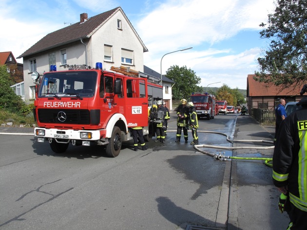 FW-AR: Arnsberger Feuerwehr verhindert Dachstuhlbrand
