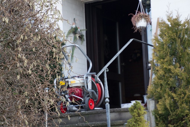 FW Menden: Brand im Gebäude in Hüingsen