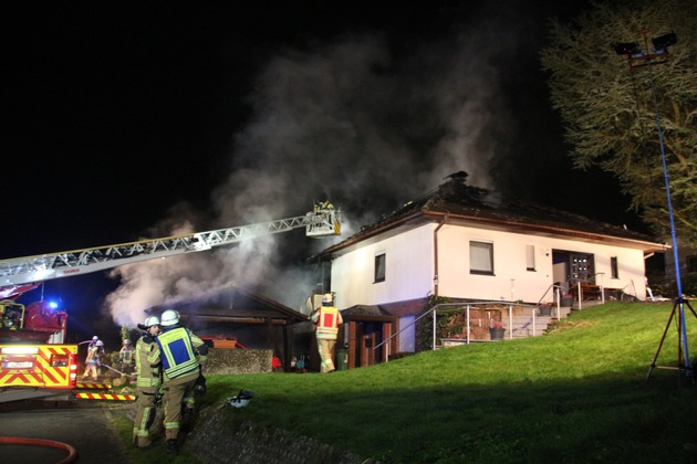 FW-Lohmar: Brand eines Einfamilienhauses