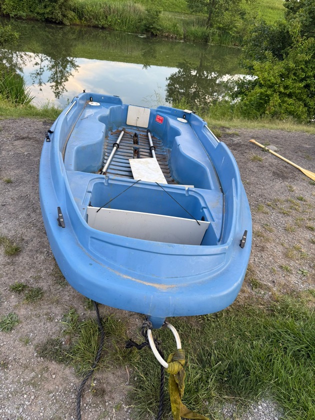 POL-HAM: Eigentümer gesucht: Wem gehört dieses Boot?