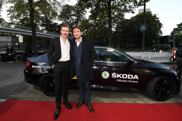 SKODA sorgt beim Filmfest Hamburg für eine glamouröse Vorfahrt der Stars (FOTO)