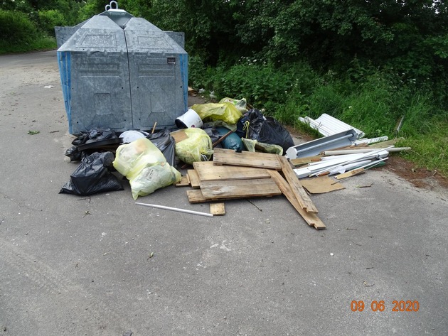 POL-SE: Klein Nordende - Polizei sucht Zeugen nach Abfallablagerung