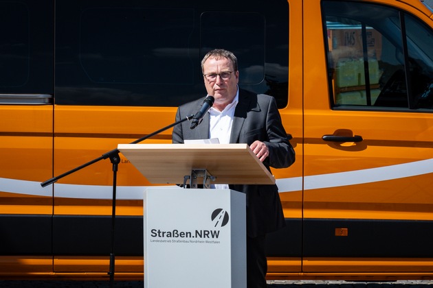 Straßen.NRW tritt dem Präventionsnetzwerk #sicherimDienst bei - NRW-Verkehrsminister Oliver Krischer zeigt Unterstützung für mehr Sicherheit