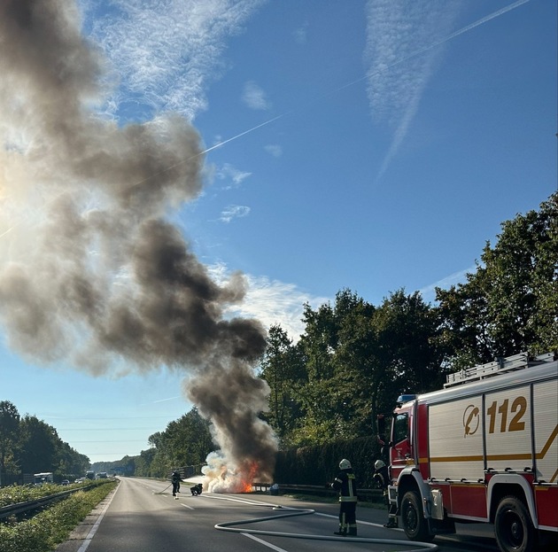 FW Dinslaken: PKW Brand auf der BAB 3 und weitere Einsätze