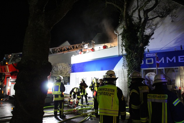 FW Menden: Zwei Verletzte Personen nach Brand in einer Wohnung