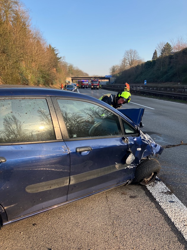 FW-OB: PKW-Unfall am Morgen führte zu kurzzeitiger Vollsperrung der BAB 516 in Fahrtrichtung Oberhausen Zentrum