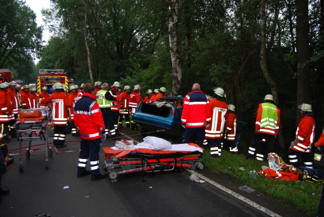POL-WL: Wenzendorf - Schwerer Verkehrsunfall fordert vier Verletzte