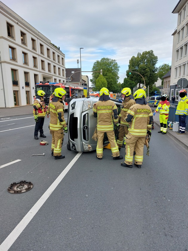 FW Paderborn: Verkehrsunfall auf dem Inneren Ring in Paderborn