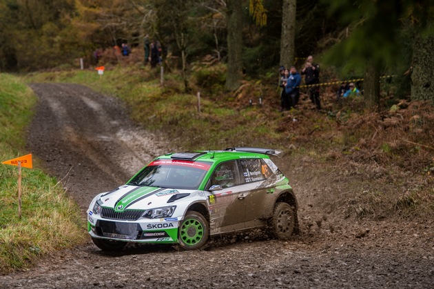 SKODA Werksfahrer Tidemand gewinnt in Wales Saisonsieg Nummer zehn für SKODA in der WRC 2 (FOTO)