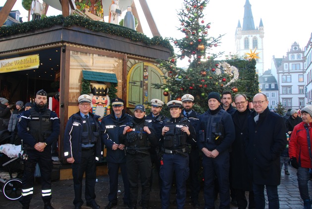 POL-PPTR: Grenzüberschreitende polizeiliche Zusammenarbeit auch in diesem Jahr wieder durch internationale Weihnachtsmarktstreifen verfestigt