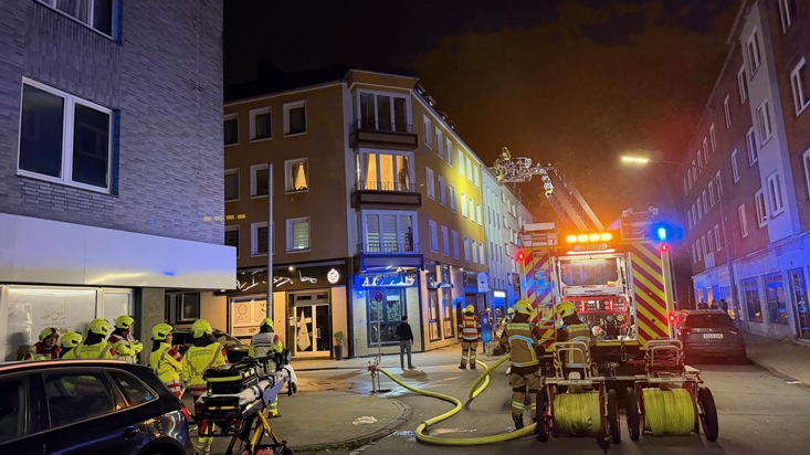 FW-GE: Kellerbrand in Wohn- und Geschäftshaus in der Altstadt