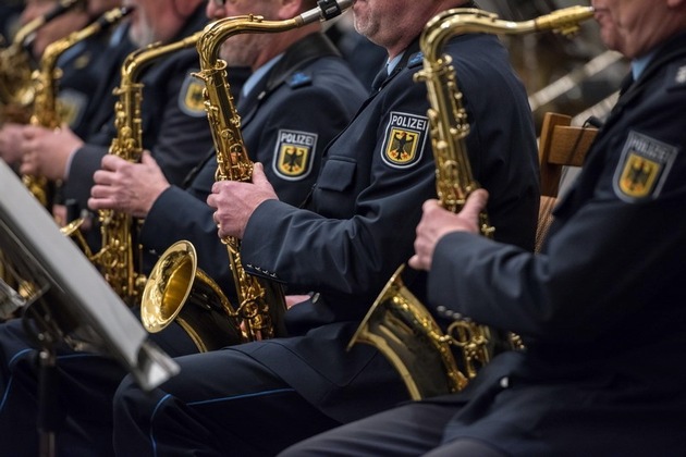 Bundespolizeidirektion München: Neujahrskonzert des Bundespolizeiorchesters in Rosenheim / Nach coronabedingter Pause findet traditionelles Neujahrskonzert wieder statt