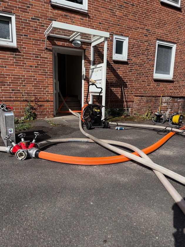 FW-SE: Wohnungsbrand mit verletzter Person in Bad Bramstedt