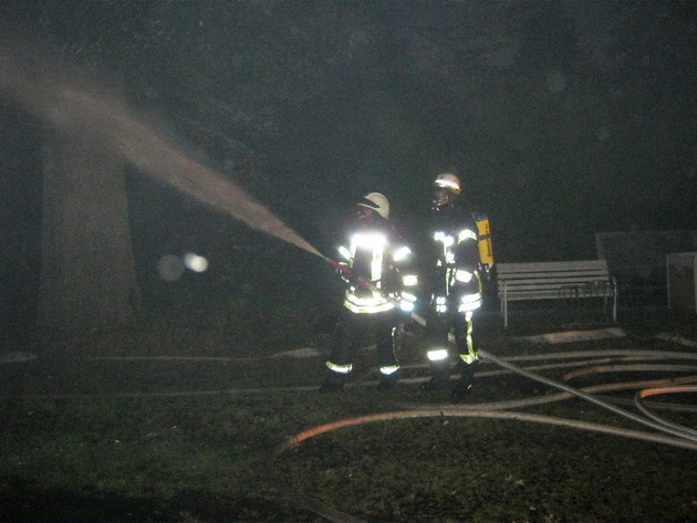 FW-AR: Arnsberger Feuerwehr macht bei Löscharbeiten hochexplosiven Fund