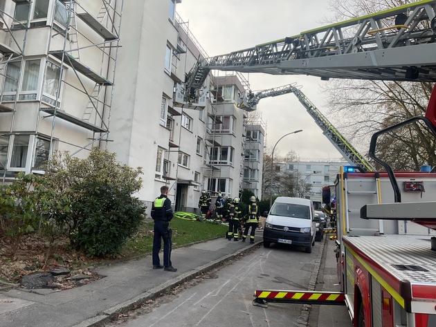 FW-DO: Feuer in Dortmund Westerfilde / Kellerbrand in einem Mehrfamilienhaus.