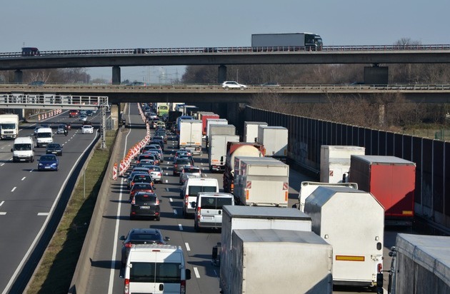 Die Transportbotschafter e.V.: Termine platzen, Transportkosten steigen: Staus und Geisterbaustellen legen Transportbranche lahm