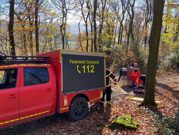 FW-EN: Interkommunale Zusammenarbeit bei Menschenrettung aus dem Waldgebiet Nacken - Feuerwehren aus Herdecke, Hagen, Witten und Ennepetal arbeiteten eng zusammen