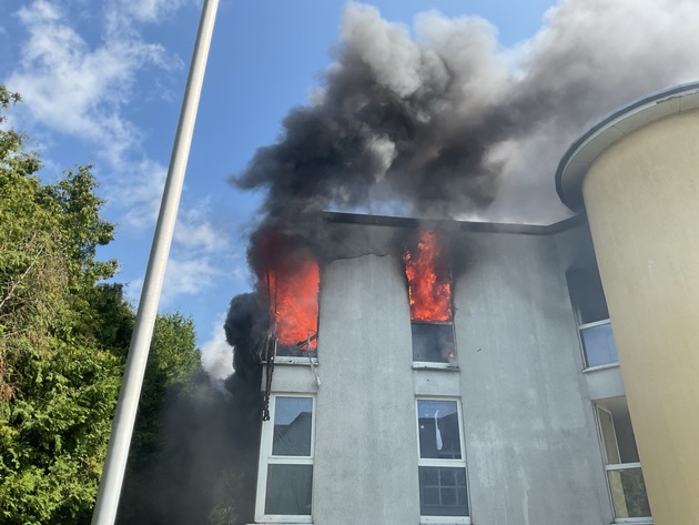 FW-DO: Wohnungsbrand in Lütgendortmund - Bewohner in Spezialklinik transportiert