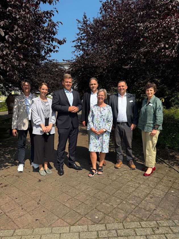 Staatssekretär besucht Dr. Becker Klinik Möhnesee