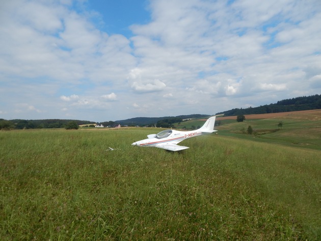 POL-PDMY: Notlandung eines Ultraleichtflugzeuges in Welcherath