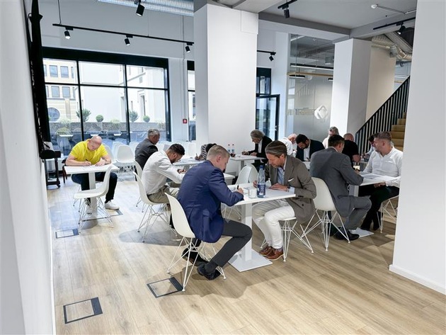 Trainstone Academy zertifiziert erste Pflegeimmobilienexperten (IHK) bei der Carestone Gruppe in Hannover