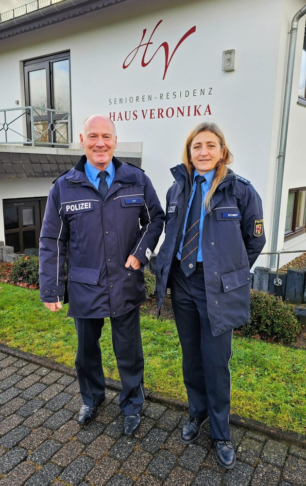 POL-PPTR: Zentrum Polizeiliche Prävention sensibilisiert Bürger und Bürgerinnen in Hermeskeil im Hinblick auf Callcenter-Betrug
