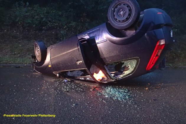 FW-PL: Plettenberg. Zwei Einsätze innerhalb von 45 Minuten. Verkehrsunfall mit einem Verletzten. Schweißanlage in Brand geraten