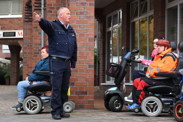POL-BOR: Reken/Kreis Borken - Verkehrssicherheitsaktion: Verkehrsalltag für Menschen mit Behinderungen im Blick