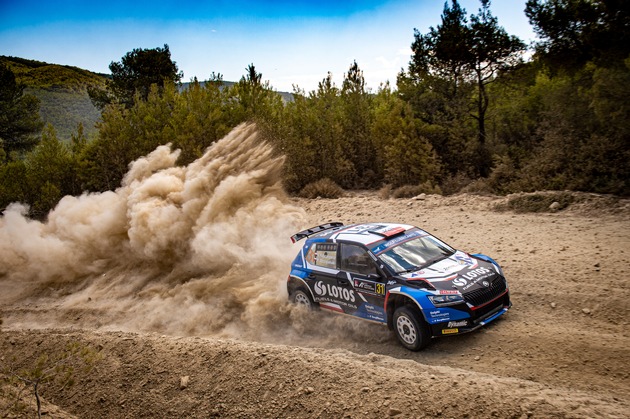 Akropolis Rallye Griechenland: SKODA FABIA Rally2 evo Teams führen die Kategorien WRC2 und WRC3 an