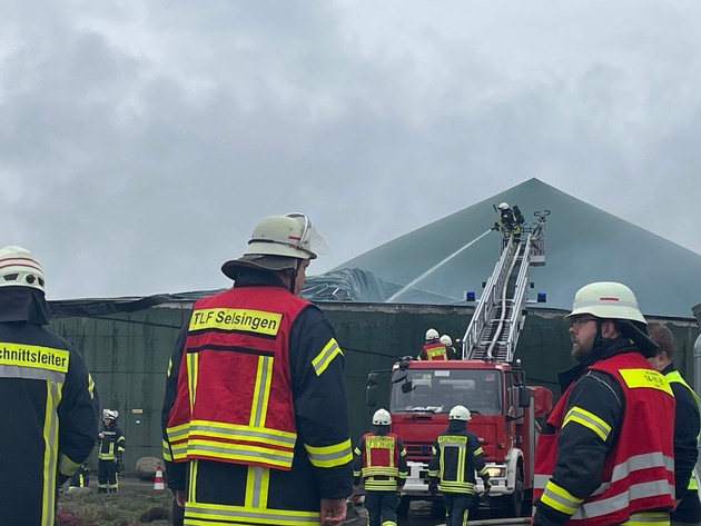 FW-ROW: Feuer in Biogasanlage - Feuerwehr im Großeinsatz