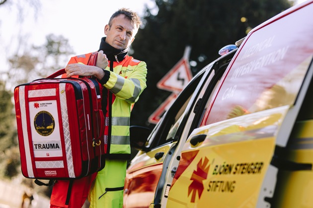 Klinikum Stuttgart erhält Medical Intervention Car (MIC) von der Björn Steiger Stiftung