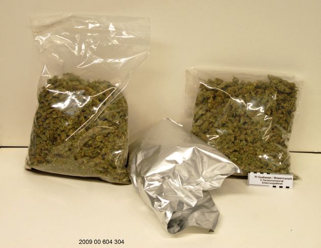 POL-CUX: Vermeintlicher Drogenkurier in Haft - Polizei beschlagnahmt 2,5 Kilo Marihuana (siehe Bildanlage in digitaler Pressemappe als Download)