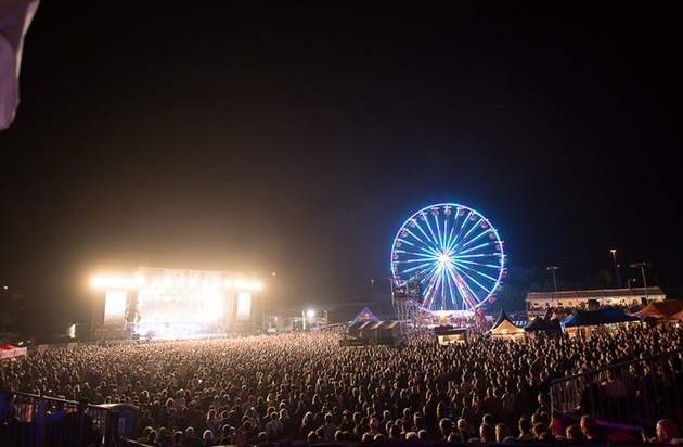 Rock the Ring AG: Vom Donnerstag 21. Juni bis Samstag 23. Juni 2018 bebte der
Autobahnkreisel in Hinwil bereits zum 5ten Mal: Rock the Ring!