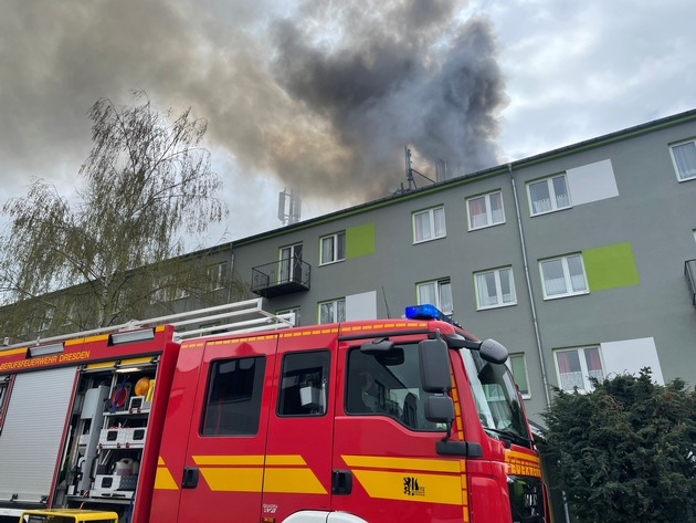 FW Dresden: Person verstirbt bei einem ausgedehnten Wohnungsbrand
