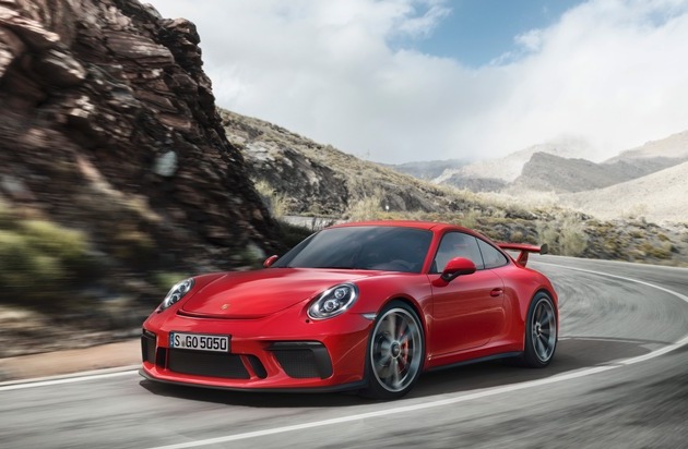 Porsche Schweiz AG: Elfer f&uuml;r Strasse und Sport - der neue Porsche 911 GT3 / Weltpremiere in Genf: St&auml;rkerer Saugmotor und Fahrwerk aus dem Motorsport