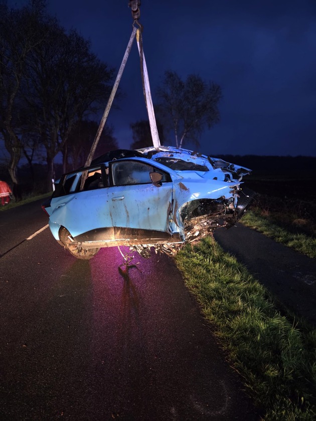 FFW Schiffdorf: 21-j&auml;hriger t&ouml;dlich verungl&uuml;ckt - K60 f&uuml;r mehrere Stunden voll gesperrt