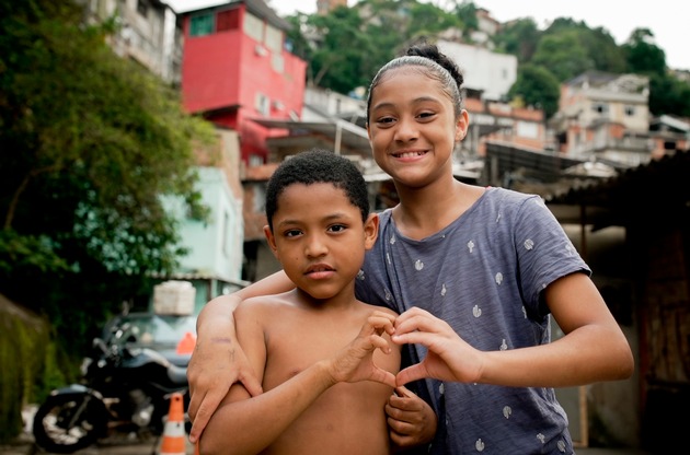 Weltspiegel Doku über das Leben in Rios größter Favela / &quot;Tür an Tür mit dem Gangster - Leben in Rios größter Favela&quot;