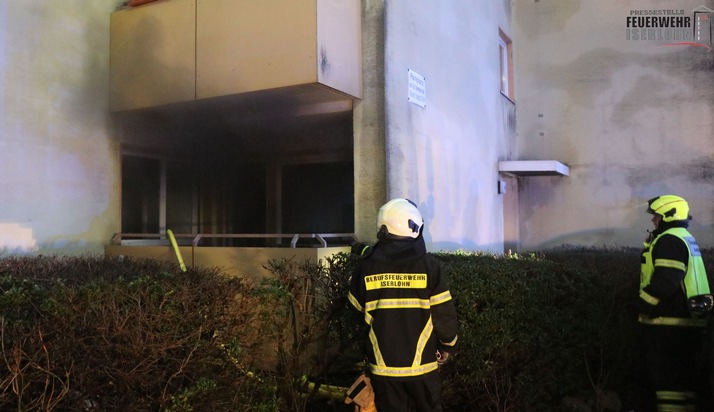 FW-MK: Zimmerbrand in einem Mehrfamilienhaus