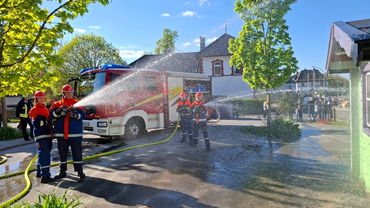 FW-AR: Viel Aktion beim Tag der offenen Tür der Löschgruppe Wennigloh