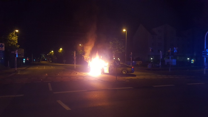 POL-PPRP: PKW nach Verkehrsunfall ausgebrannt