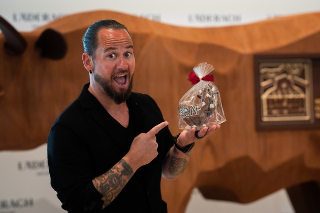 Schwingertradition in Schokolade gegossen – Läderach &amp; ESAF feiern Königspartnerschaft