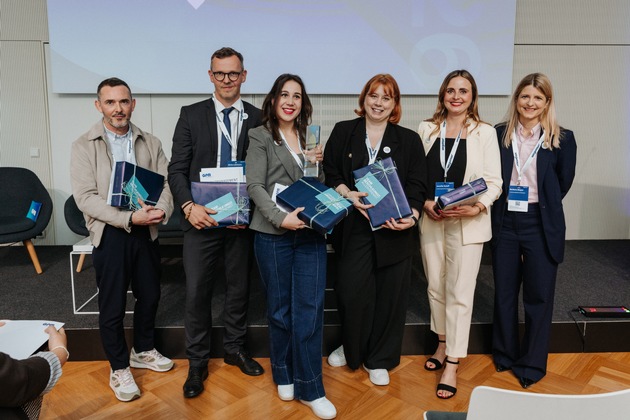 Vier Städte, drei Länder, eine Idee: Stadtverwaltungen aus Saarbrücken, Trier, Metz und Luxemburg für grenzüberschreitendes Projektmanagement beim "QuattroPole Hackathon" ausgezeichnet
