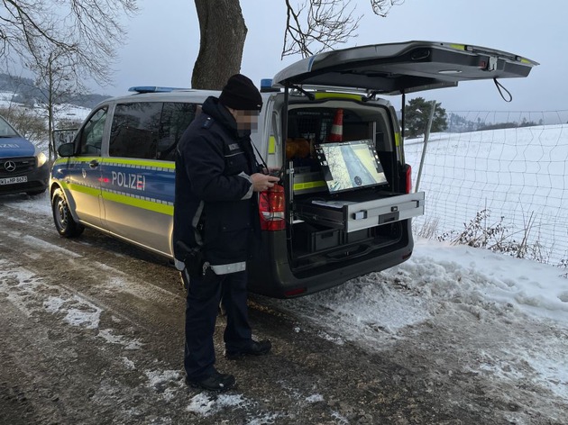 Mittelhessen: LAHN-DILL-KREIS: Verkehrspolizei kontrolliert Schnee und Eis auf Fahrzeugd&auml;chern - 52 Fahrzeuge beanstandet