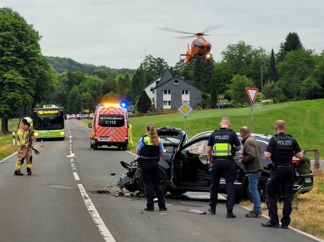 FW-GL: Verkehrsunfall mit einer lebensgefährlich verletzten Person - Gemeinsame Pressemitteilung der Kreispolizeibehörde Rheinisch-Bergischer Kreis und der Feuerwehr Bergisch Gladbach