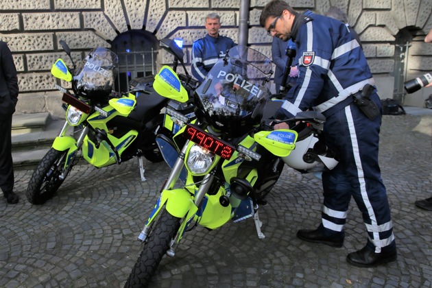 POL-OS: Bundesweit erste Elektromotorräder für den städtischen Einsatz- und Streifendienst fahren in der Polizeidirektion Osnabrück