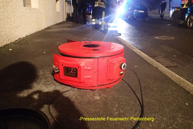 FW-PL: Gemeldeter Kellerbrand im OT-Eiringhausen. Eine Person mit Rauchgasvergiftung