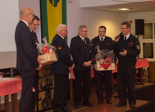 FW-OE: Jahresdienstbesprechnung der Feuerwehr Lennestadt