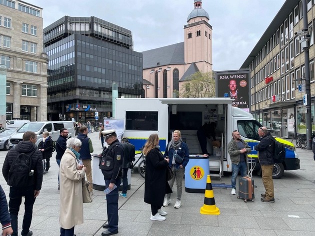 BPOL NRW: Kriminalprävention am Kölner Hauptbahnhof / Bundespolizei präsentiert neues Präventionsmobil