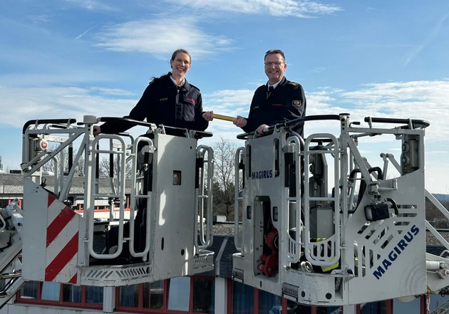 FW-RS: Staffelstab bei der Feuerwehr Remscheid übergeben